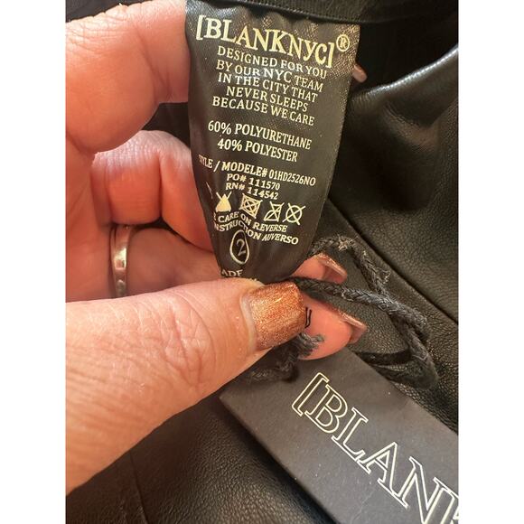 NWT Blank NYC Vegan Leather Side Zip Pull On Leggings In Black Size 25 - Picture 13 of 13